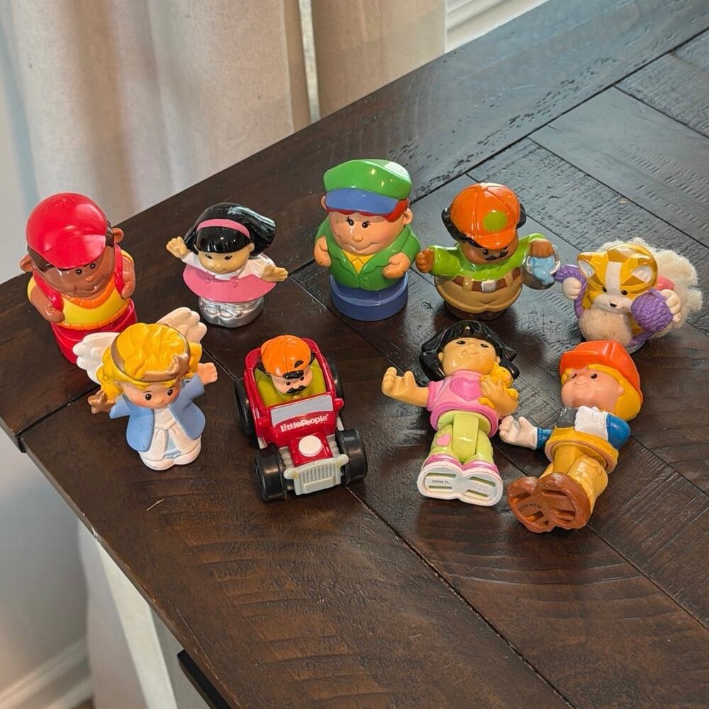 Lot of 9 Little People figures